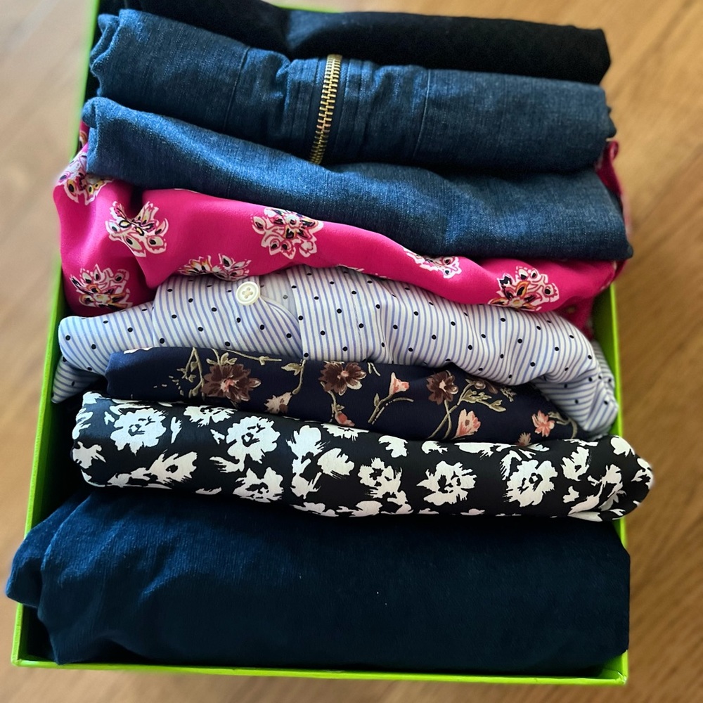 RESELLER BOX! ! 5-6 Items XS-S MYSTERY BOX 10 available!